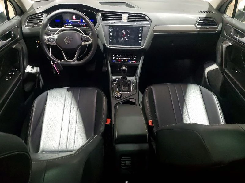 VW Tiguan SE* ПАНО* ДИГИТАЛНО* ТАБЛО , снимка 3 - Автомобили и джипове - 53874337