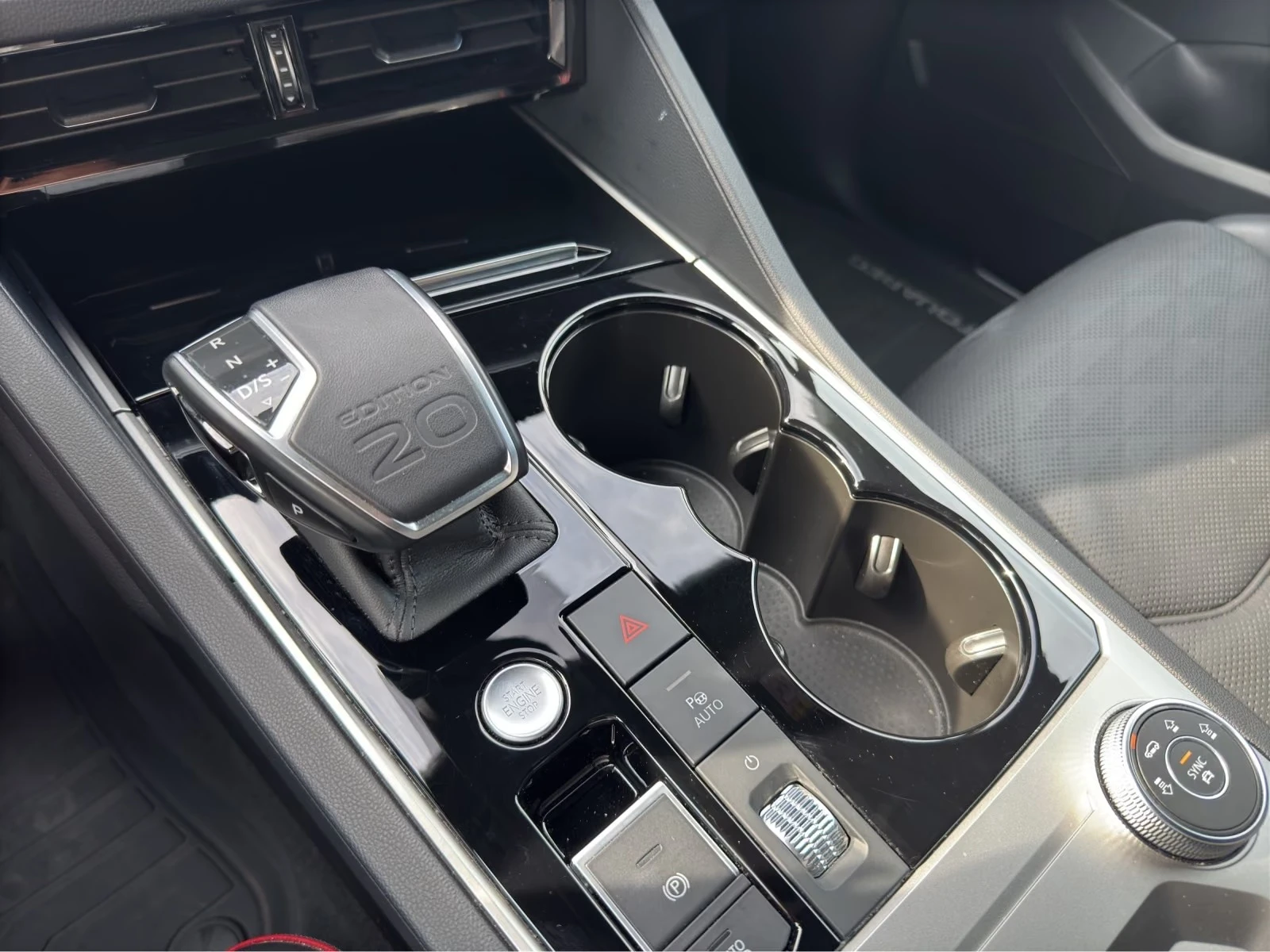 VW Touareg 3.0 TDI 4M R-Line, снимка 15 - Автомобили и джипове - 24724249