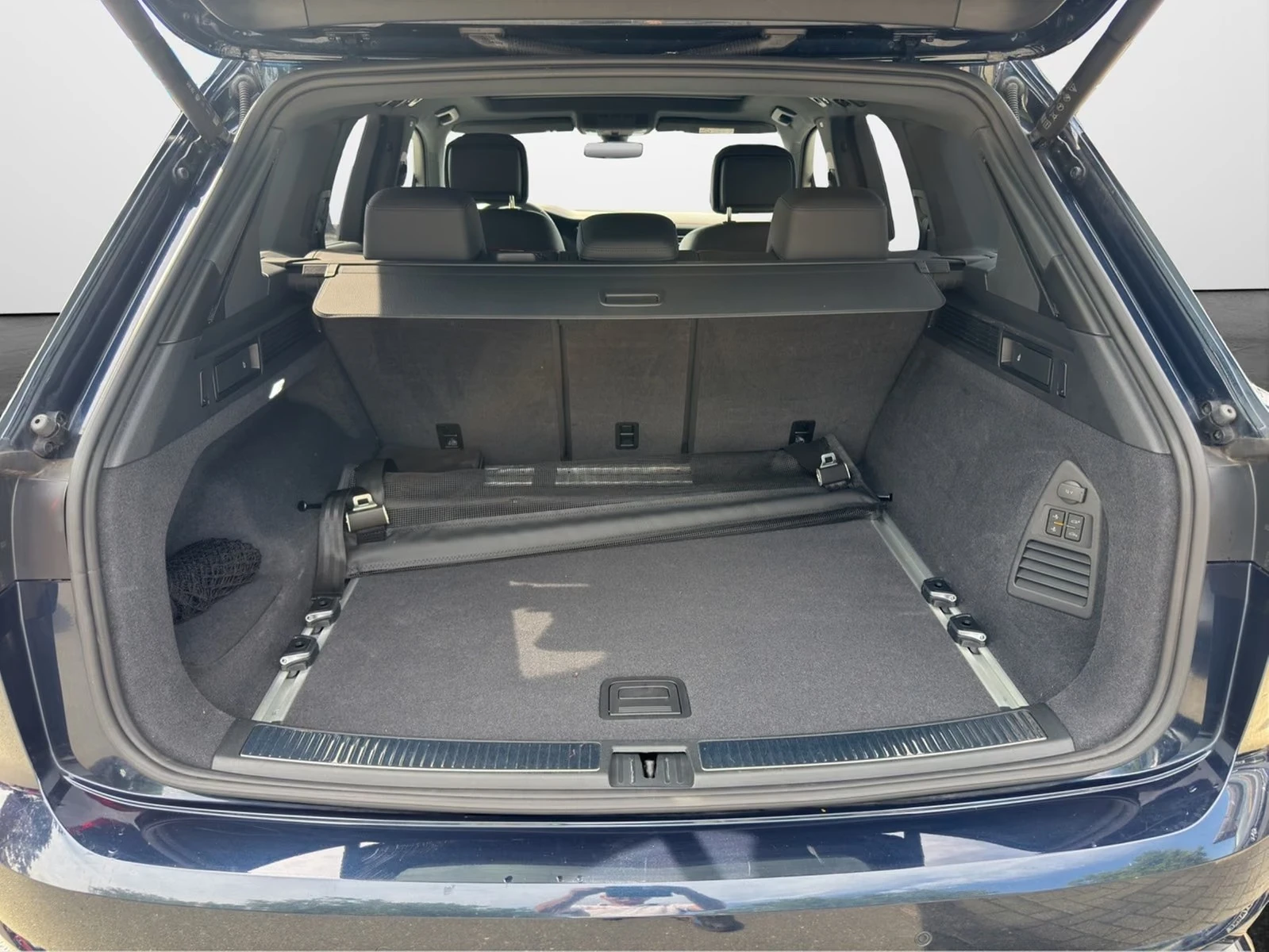 VW Touareg 3.0 TDI 4M R-Line, снимка 11 - Автомобили и джипове - 24724249