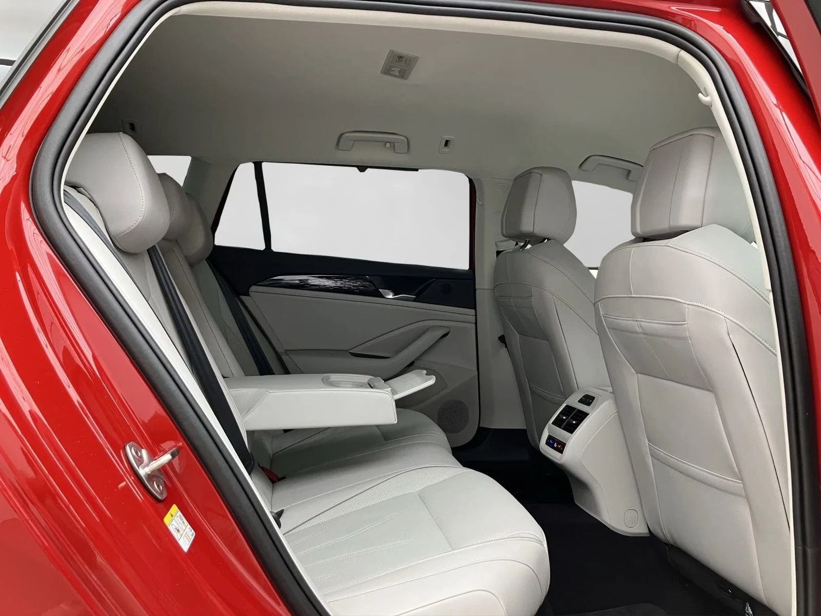 VW Passat 1.5 eHYBRID, снимка 4 - Автомобили и джипове - 24724249