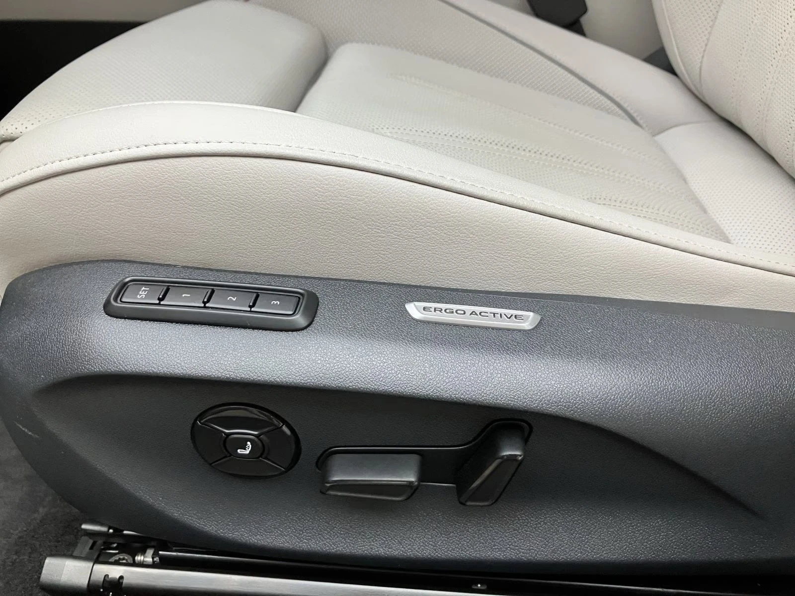 VW Passat 1.5 eHYBRID, снимка 15 - Автомобили и джипове - 24724249