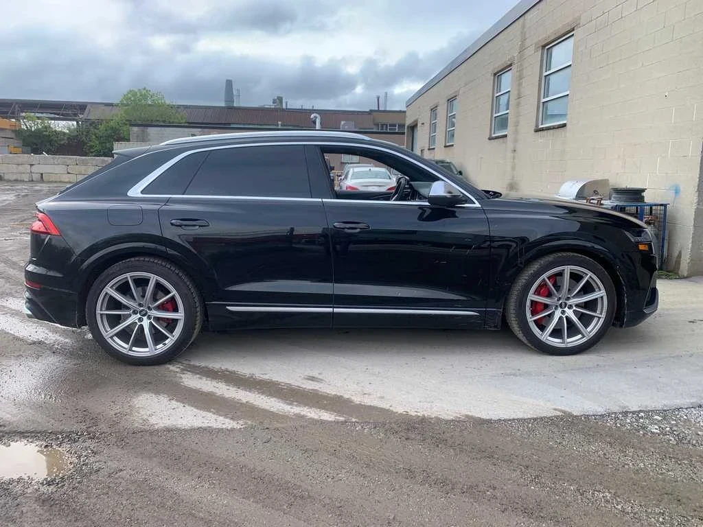 Audi SQ8 2023 / 4.0 TFSI V8 / - изображение 2