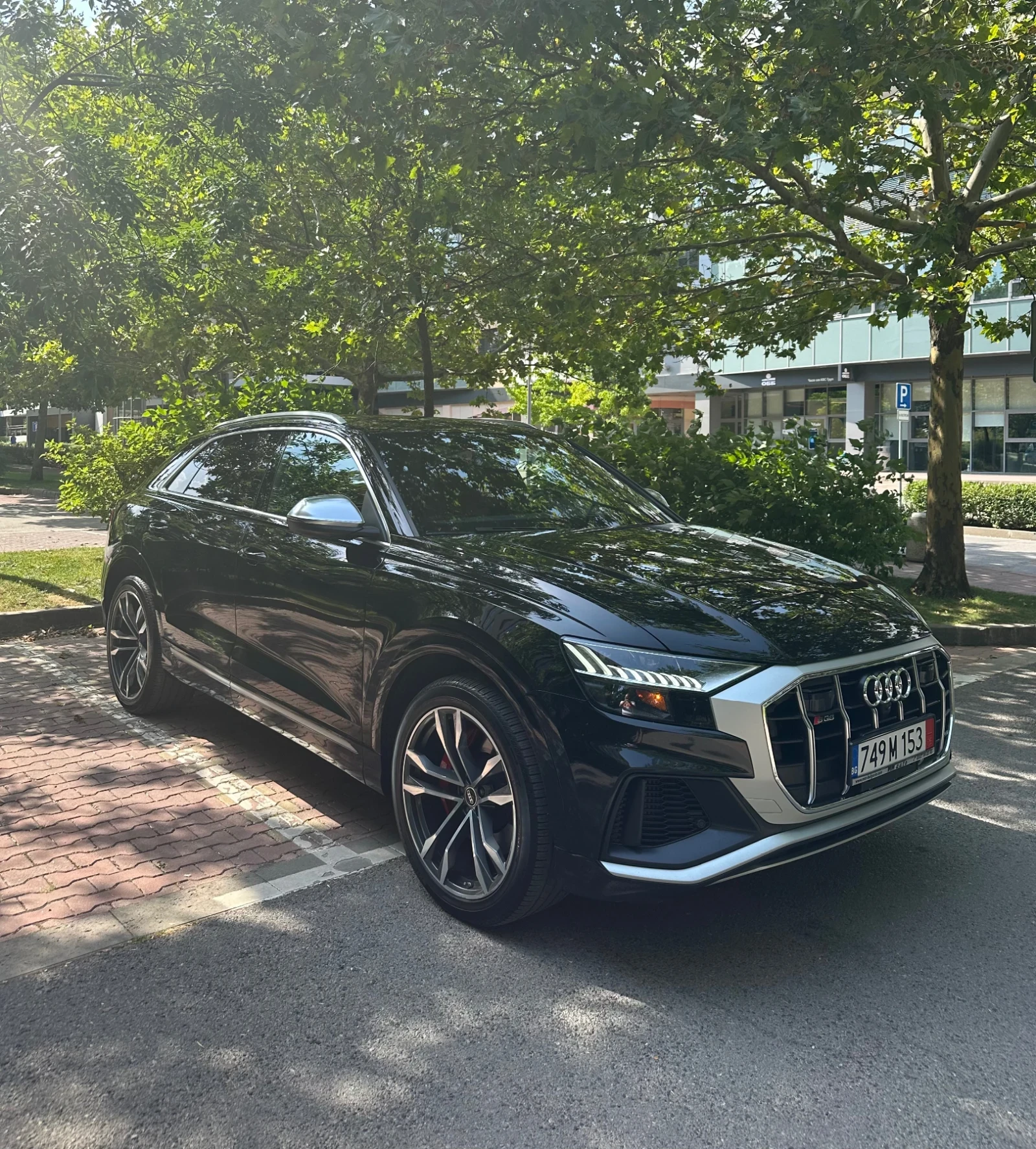 Audi SQ8 2023 / 4.0 TFSI V8 / - изображение 3
