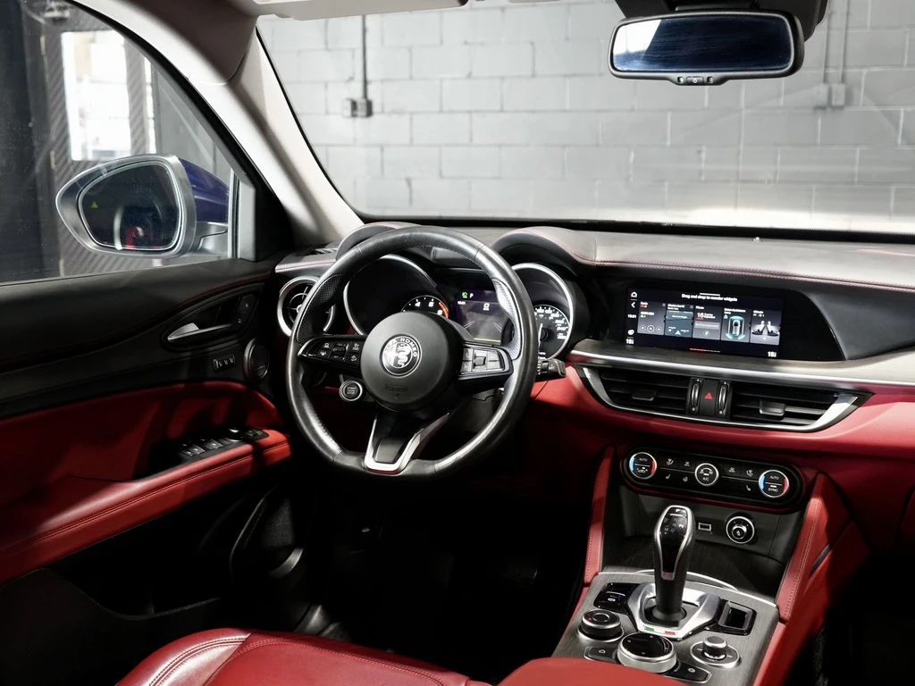 Alfa Romeo Stelvio Ti / 2.0 AWD / Harman-Kardon - изображение 5