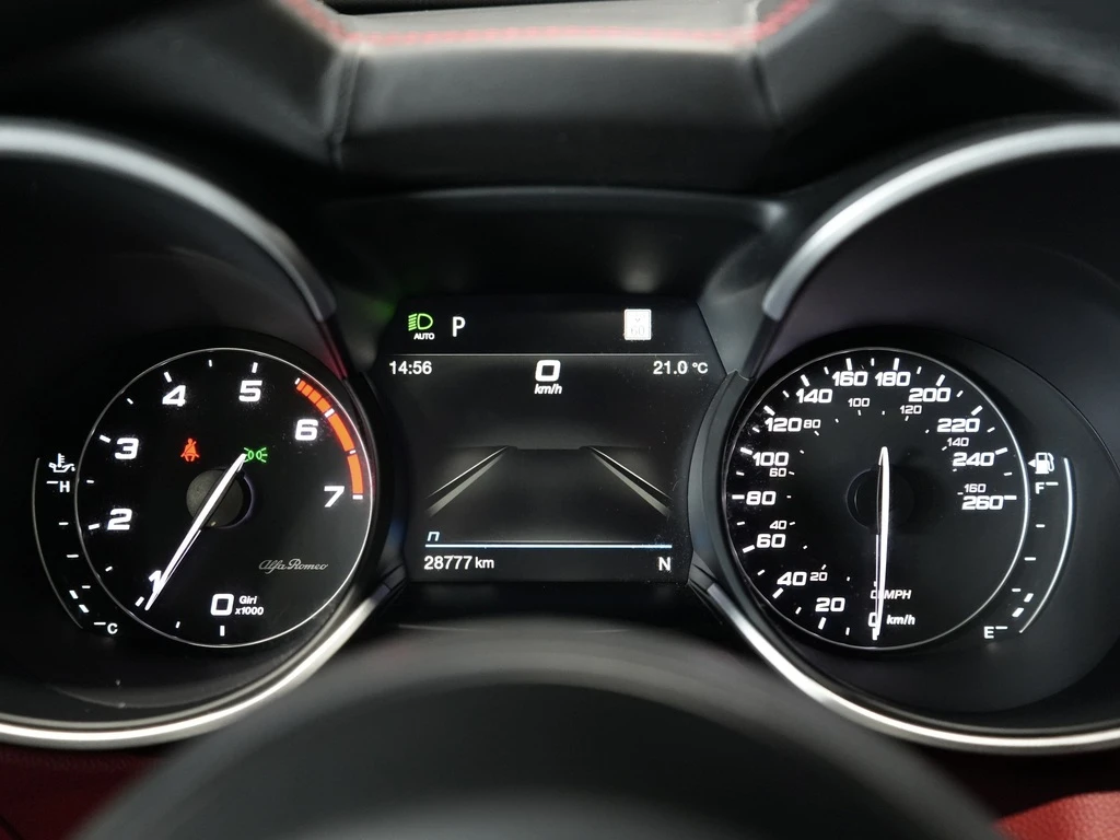 Alfa Romeo Stelvio Ti / 2.0 AWD / Harman-Kardon - изображение 7