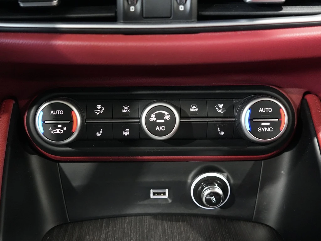 Alfa Romeo Stelvio Ti / 2.0 AWD / Harman-Kardon - изображение 10