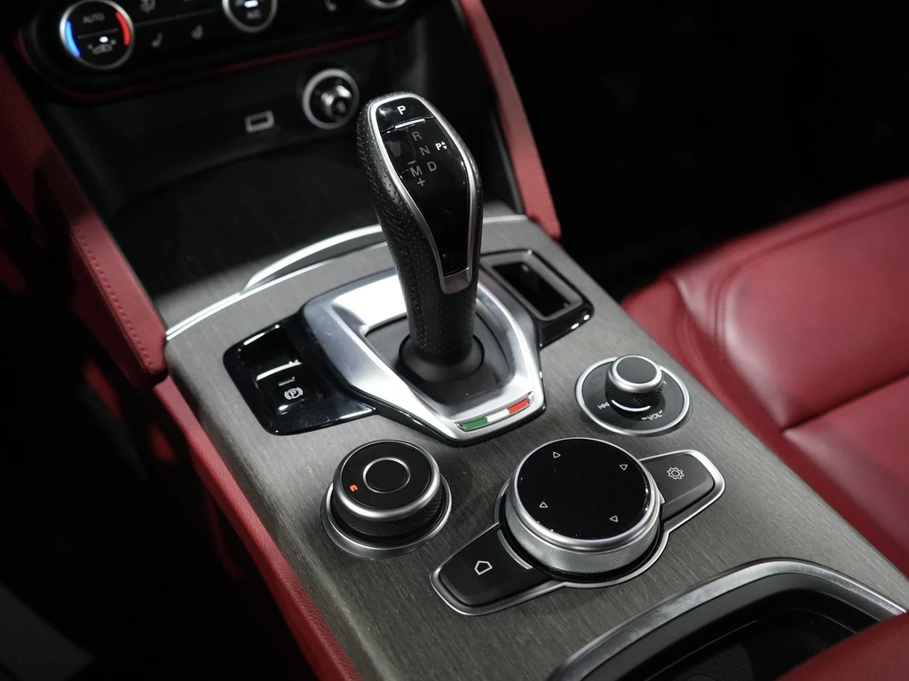 Alfa Romeo Stelvio Ti / 2.0 AWD / Harman-Kardon | Mobile.bg   11