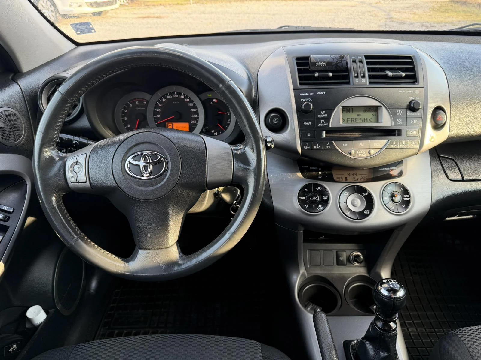 Toyota Rav4 2.2 D-4D/4x4, снимка 11 - Автомобили и джипове - 53868012