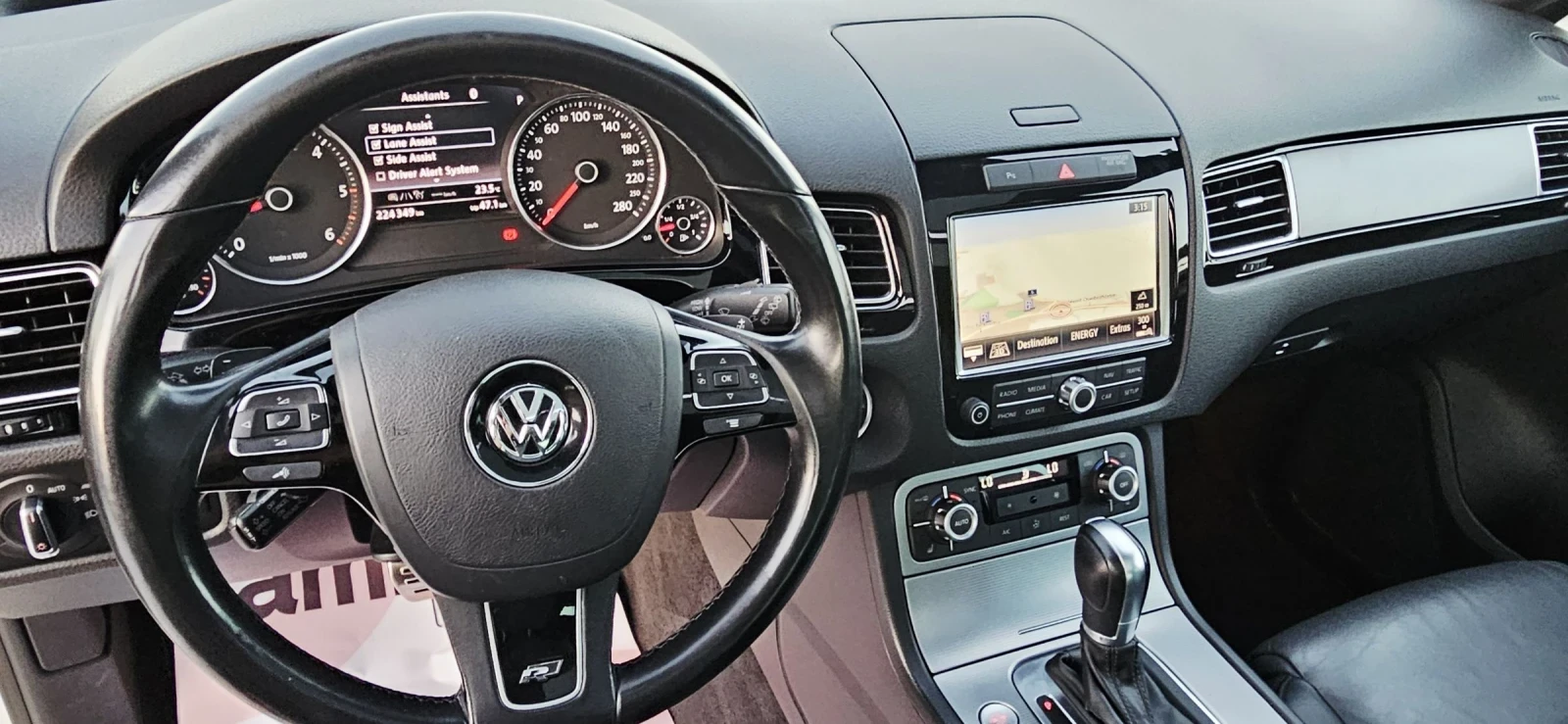 VW Touareg R-LINE* FACE* DISTRONIK* NAVI* PANORAMA, снимка 14 - Автомобили и джипове - 54683782