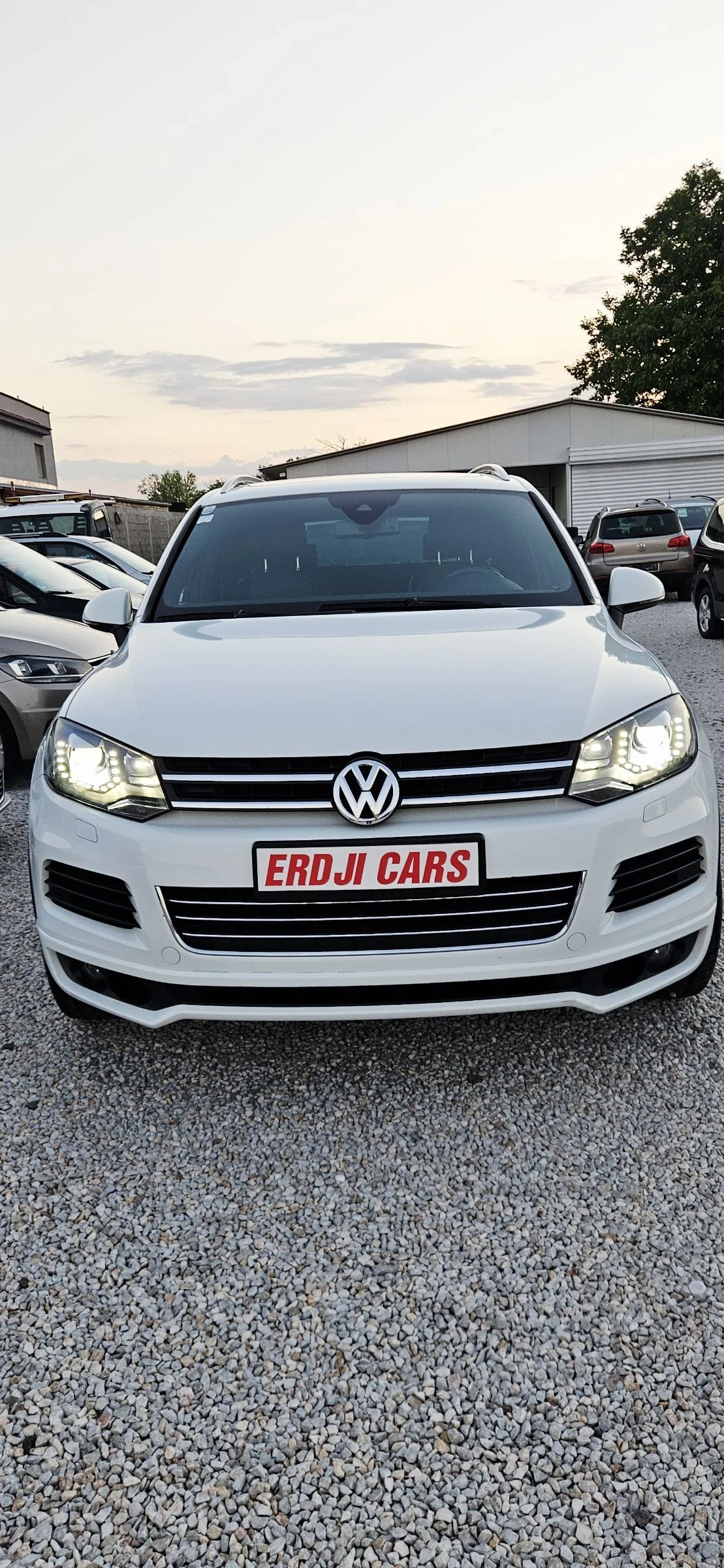 VW Touareg R-LINE* FACE* DISTRONIK* NAVI* PANORAMA, снимка 2 - Автомобили и джипове - 54683782