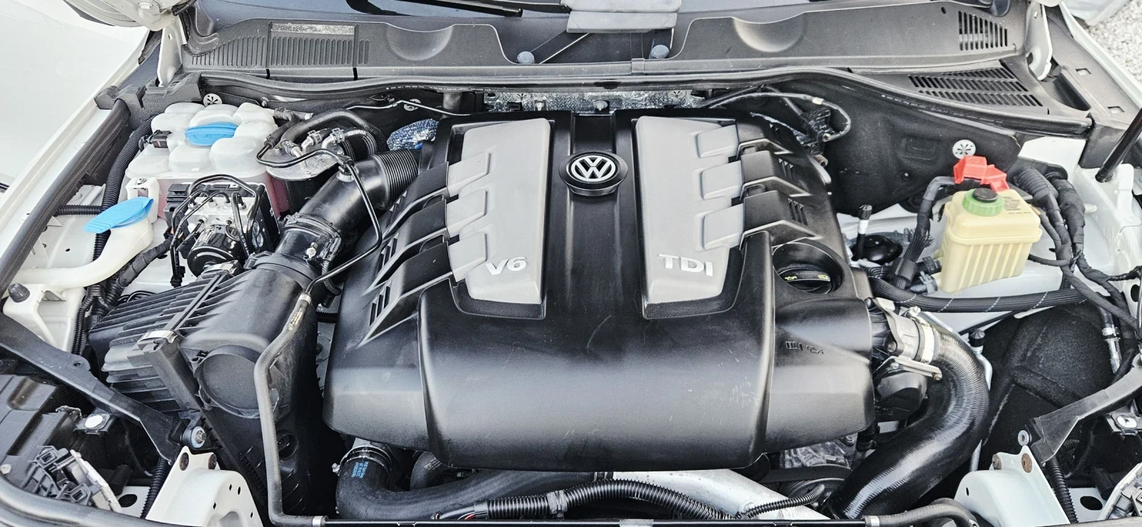 VW Touareg R-LINE* FACE* DISTRONIK* NAVI* PANORAMA, снимка 17 - Автомобили и джипове - 54683782