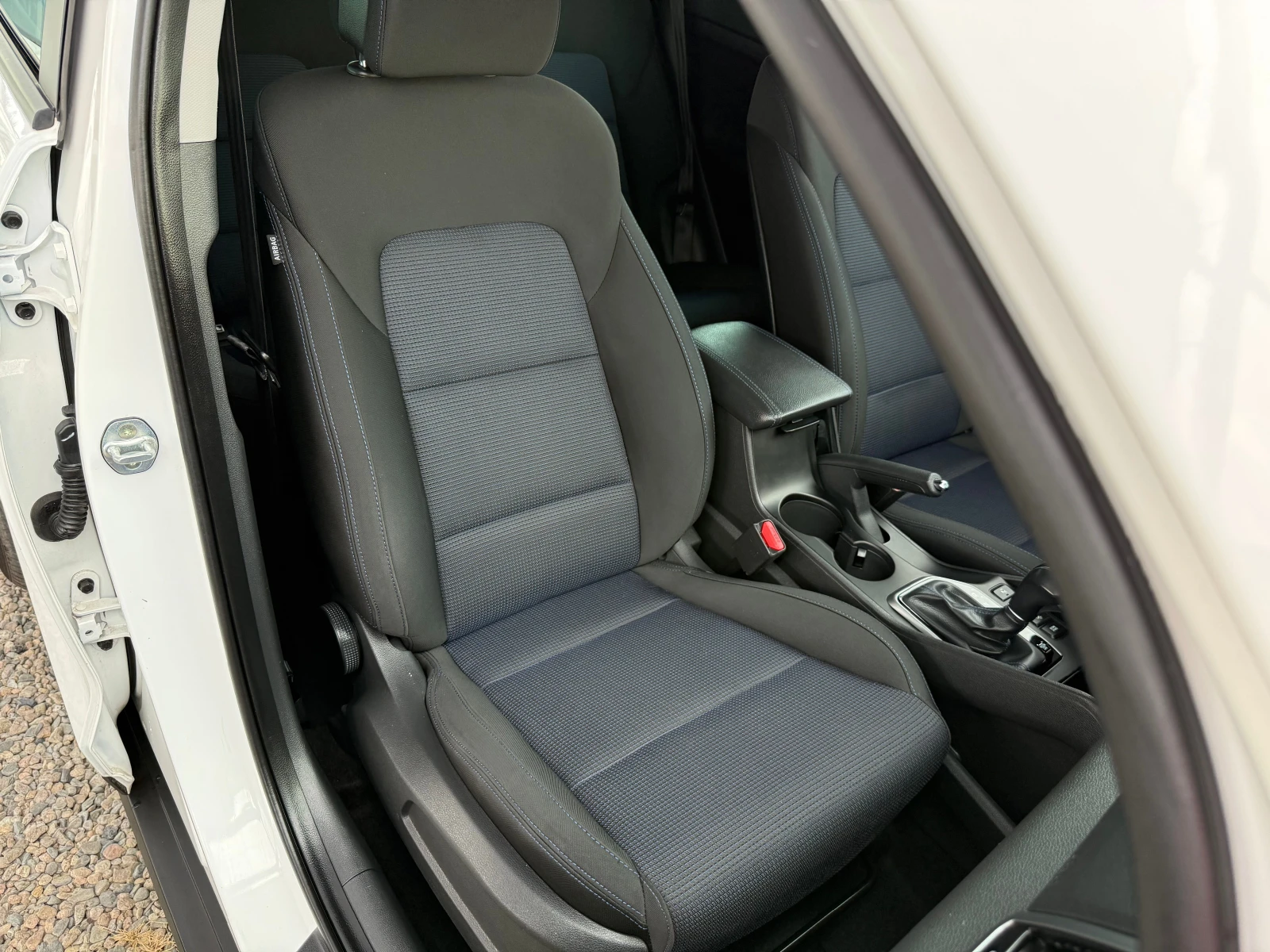 Hyundai Tucson 1.6 i, снимка 15 - Автомобили и джипове - 55326116
