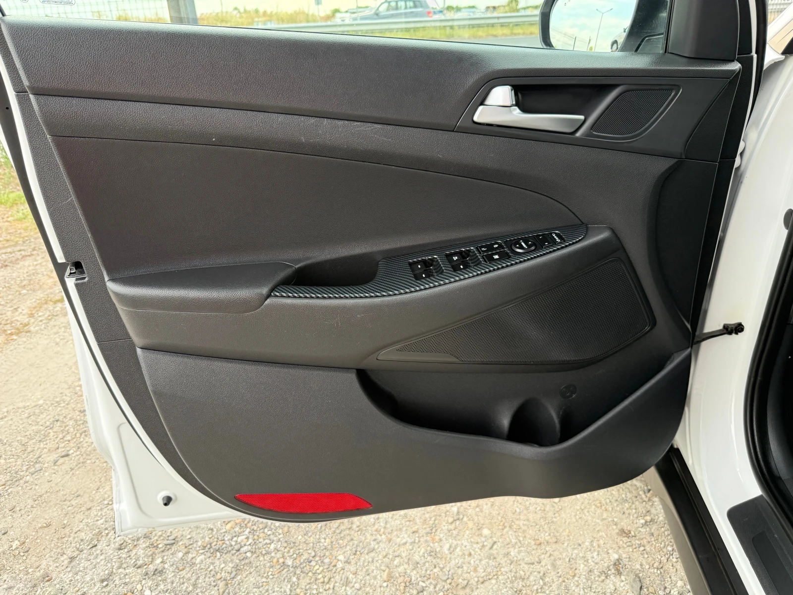 Hyundai Tucson 1.6 i, снимка 6 - Автомобили и джипове - 55326116