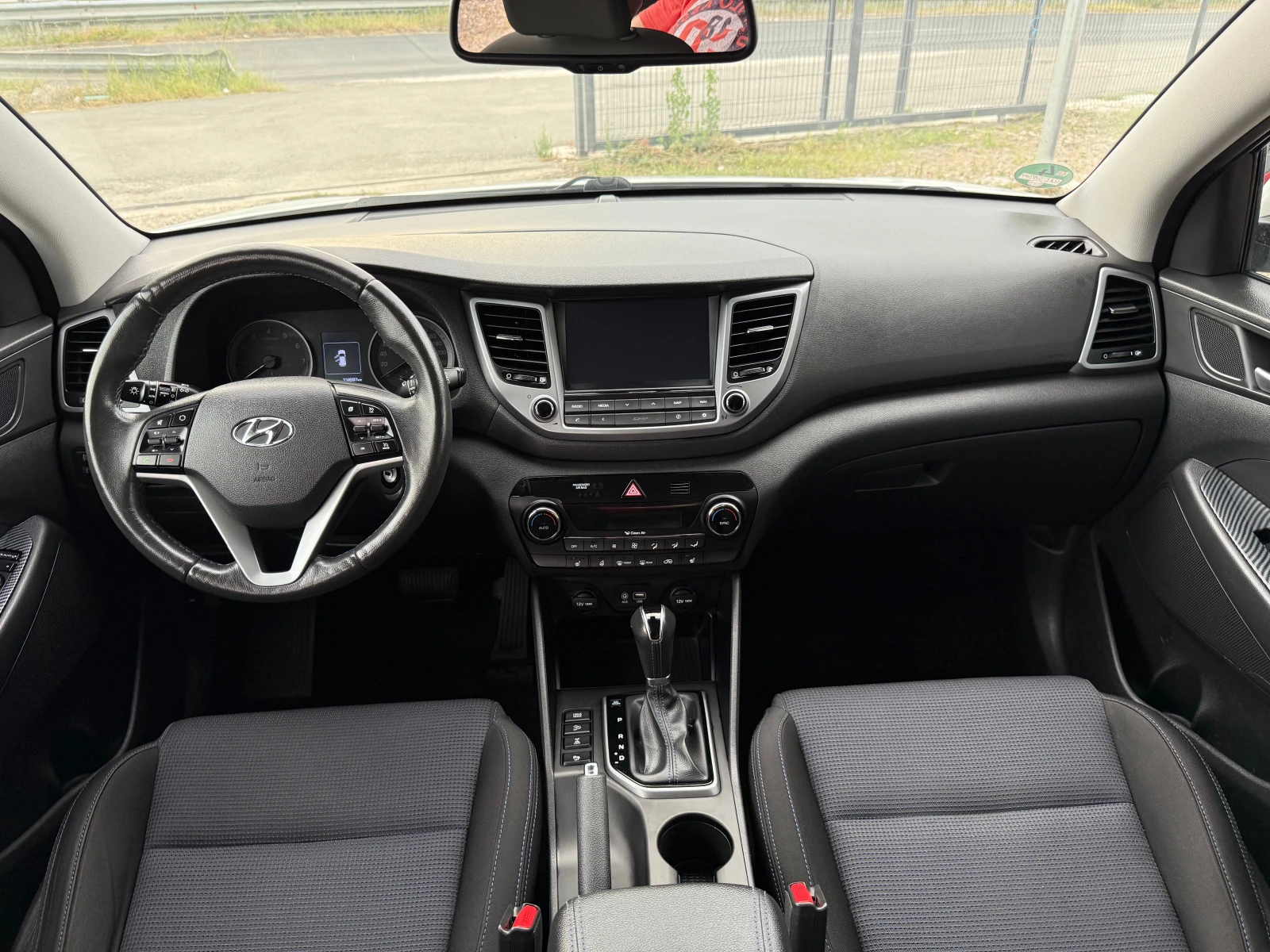 Hyundai Tucson 1.6 i, снимка 10 - Автомобили и джипове - 55326116