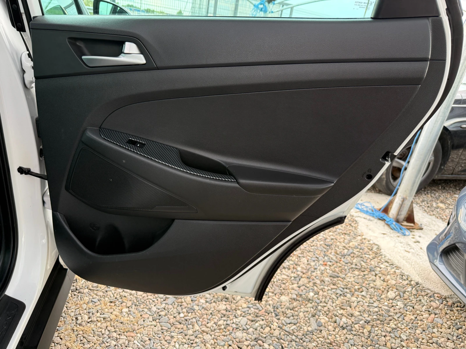 Hyundai Tucson 1.6 i, снимка 11 - Автомобили и джипове - 55326116