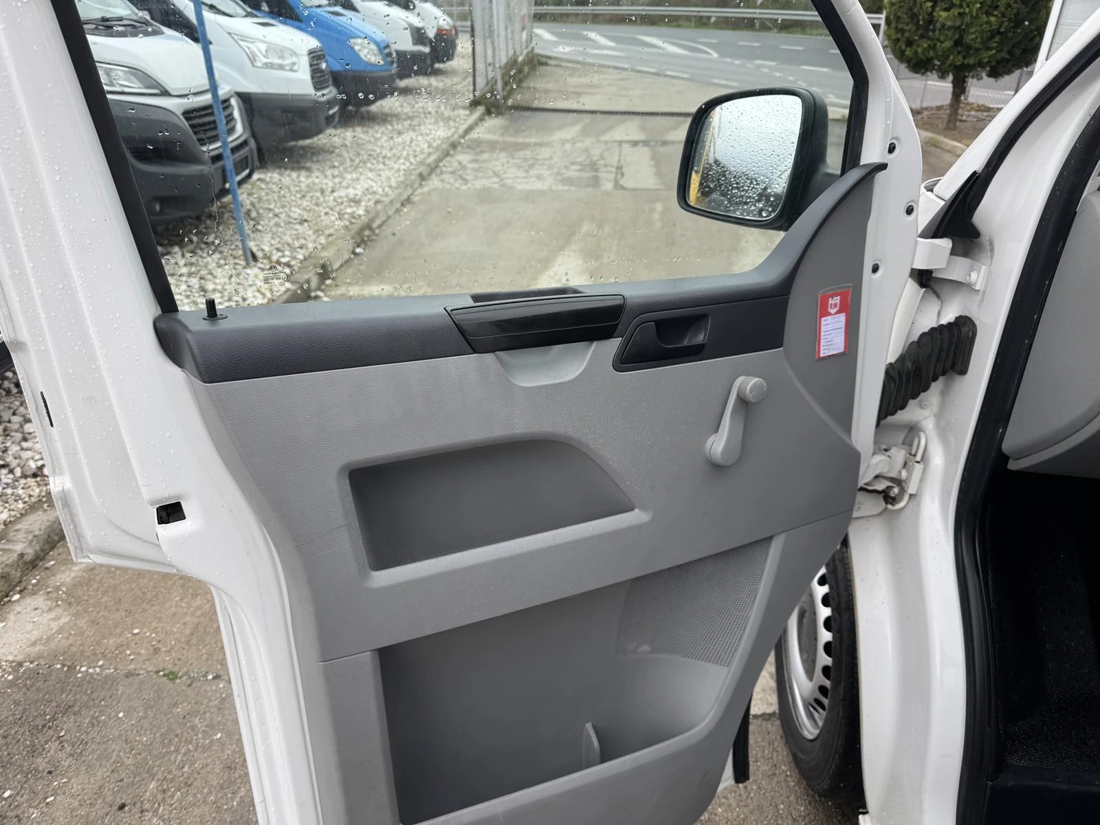 VW Transporter ХЛАДИЛЕН, снимка 11 - Бусове и автобуси - 54056523