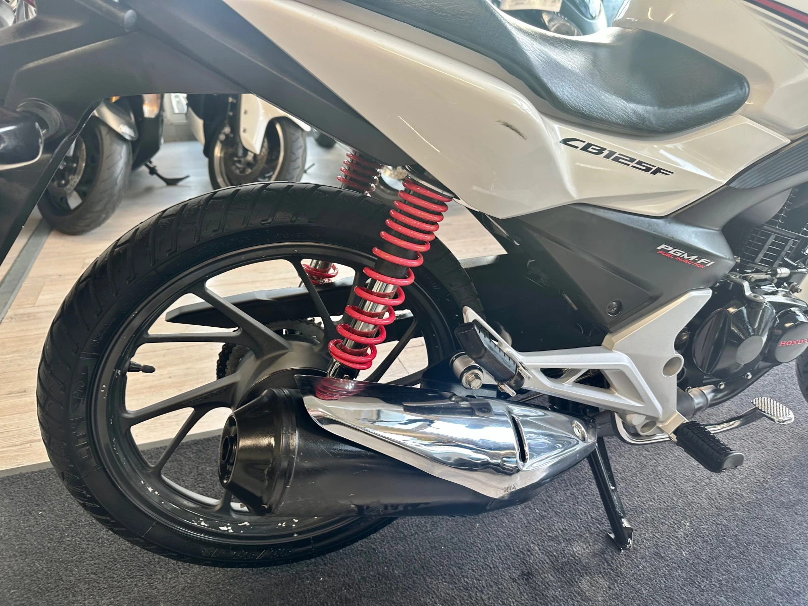 Honda Cb 125F 12.2015г. кат.А1, снимка 11 - Мотоциклети и мототехника - 54115334