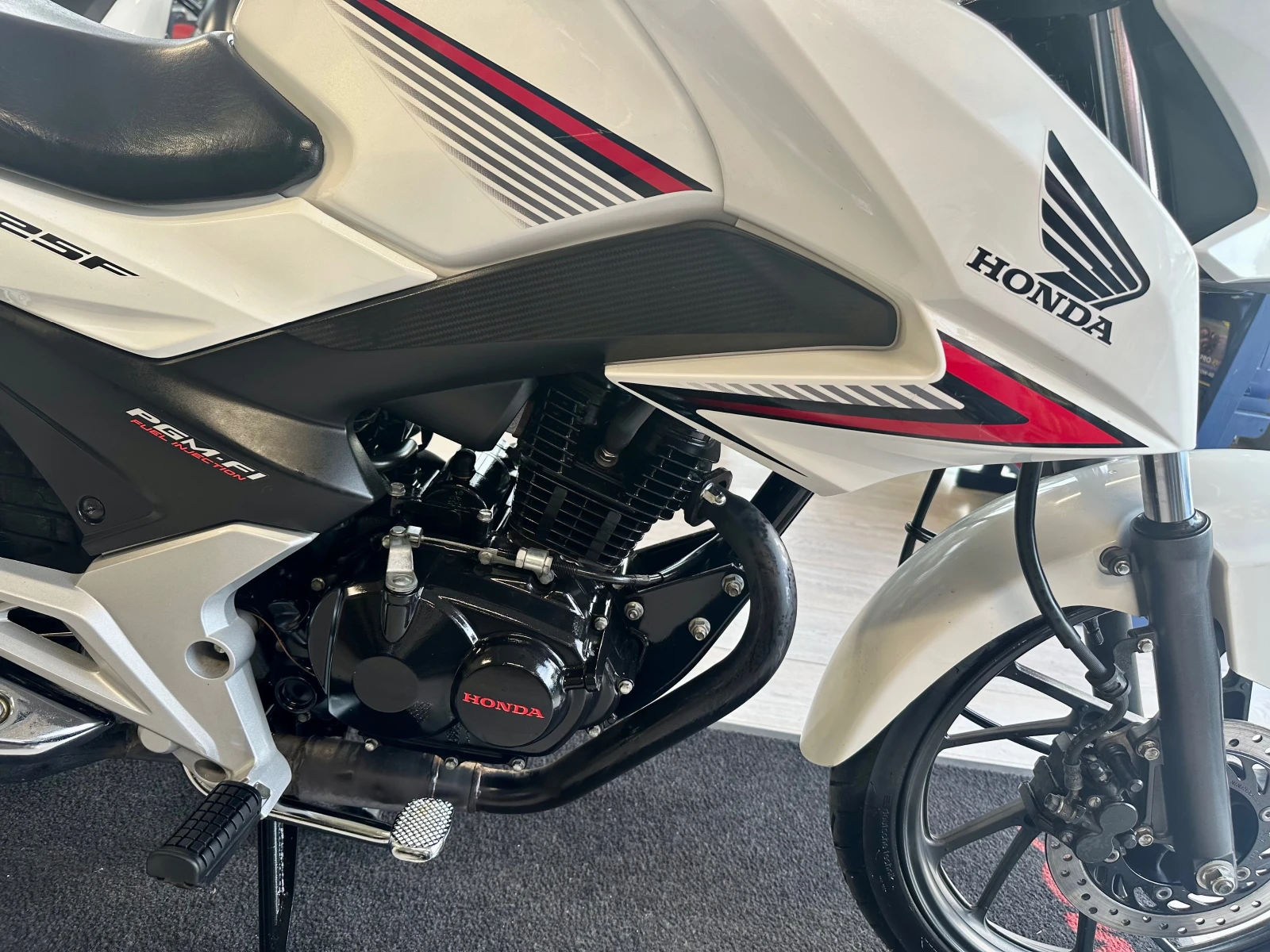 Honda Cb 125F 12.2015г. кат.А1, снимка 10 - Мотоциклети и мототехника - 54115334