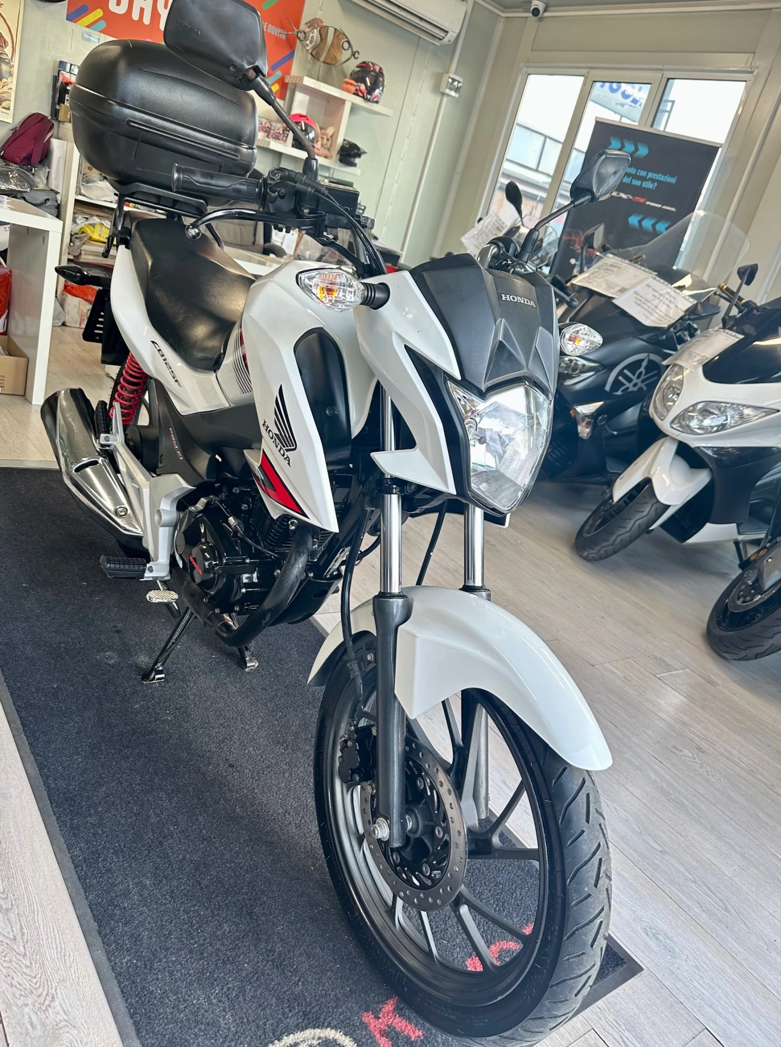 Honda Cb 125F 12.2015г. кат.А1, снимка 8 - Мотоциклети и мототехника - 54115334