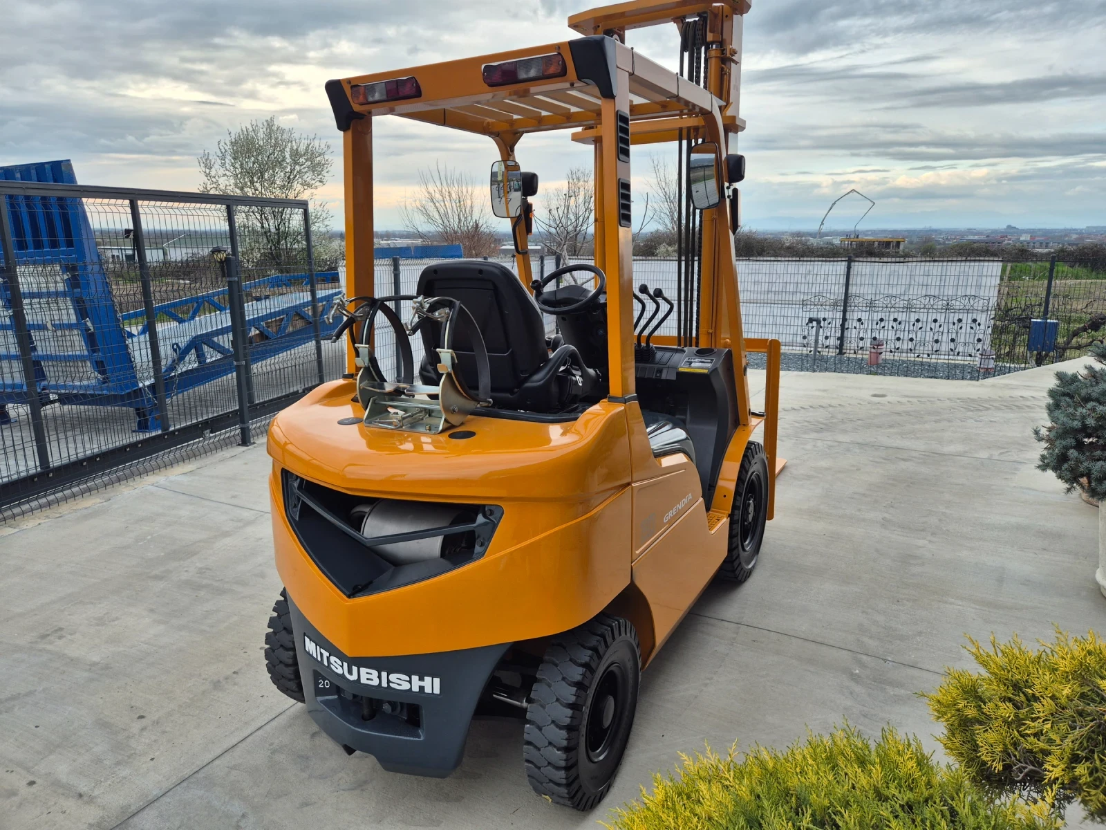 Мотокар Mitsubishi ИЗРАВНИТЕЛ / 4 метра ПОВДИГАНЕ / ГАЗ+ БЕНЗИН !!!, снимка 5 - Индустриална техника - 54058909