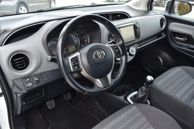 Toyota Yaris 1.4 d4d* Euro6B* 90 kc* , снимка 9 - Автомобили и джипове - 52889673