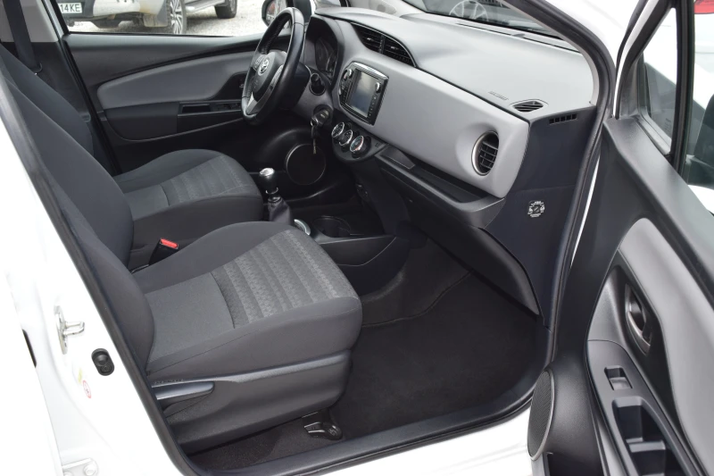 Toyota Yaris 1.4 d4d* Euro6B* 90 kc* , снимка 10 - Автомобили и джипове - 52889673