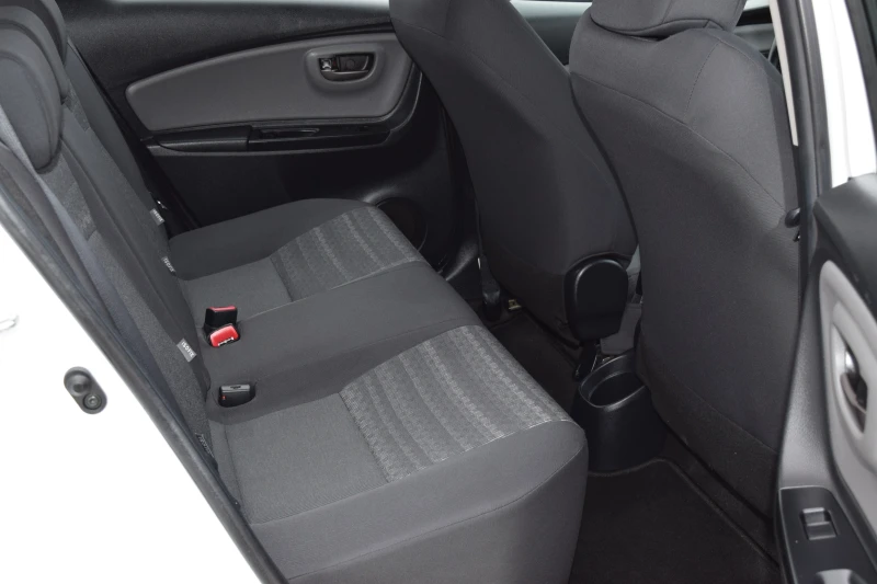 Toyota Yaris 1.4 d4d* Euro6B* 90 kc* , снимка 12 - Автомобили и джипове - 52889673