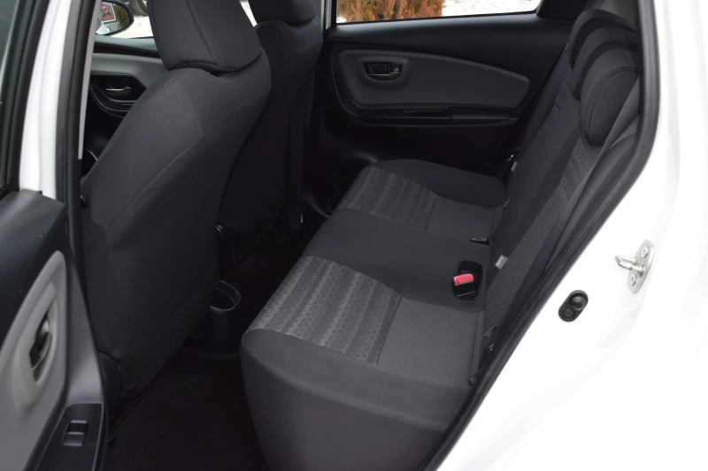 Toyota Yaris 1.4 d4d* Euro6B* 90 kc* , снимка 13 - Автомобили и джипове - 52889673