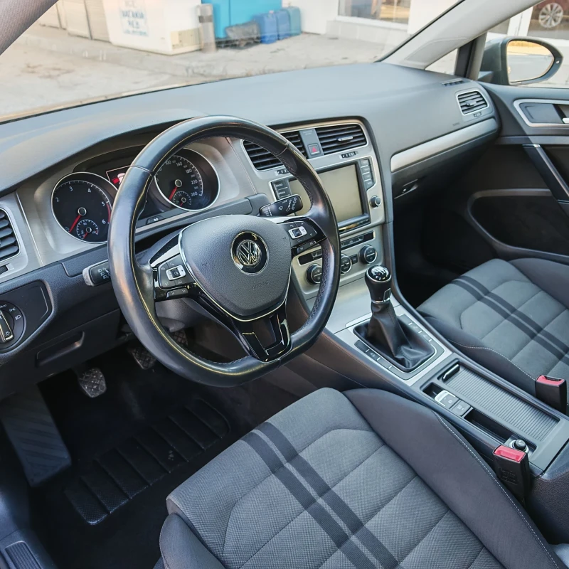 VW Golf 1.6 TDI Comfortline BlueMotion, снимка 12 - Автомобили и джипове - 53020197