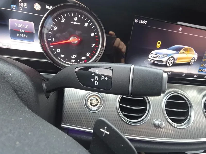 Mercedes-Benz E 300 AVANTGARDE, снимка 9 - Автомобили и джипове - 55703744