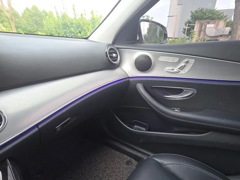 Mercedes-Benz E 300 AVANTGARDE, снимка 17 - Автомобили и джипове - 55703744