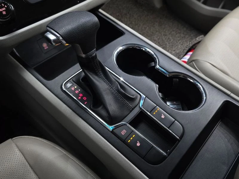 Kia Carnival 11-Seater Deluxe| 199к.с., снимка 9 - Автомобили и джипове - 56165012