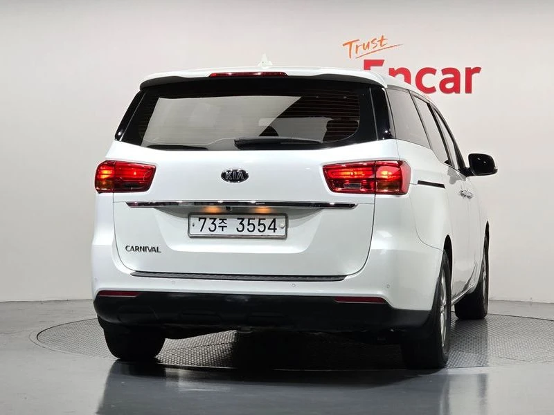 Kia Carnival 11-Seater Deluxe| 199к.с., снимка 4 - Автомобили и джипове - 56165012