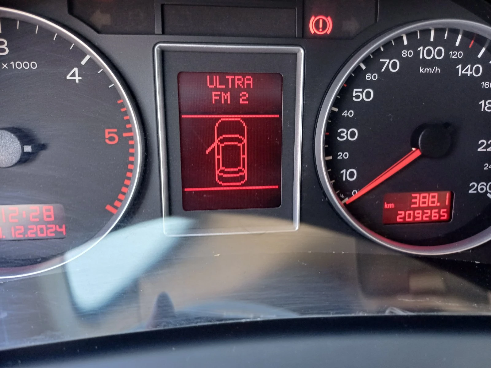 Audi A4 2.0 TDI 140 к.с - изображение 10