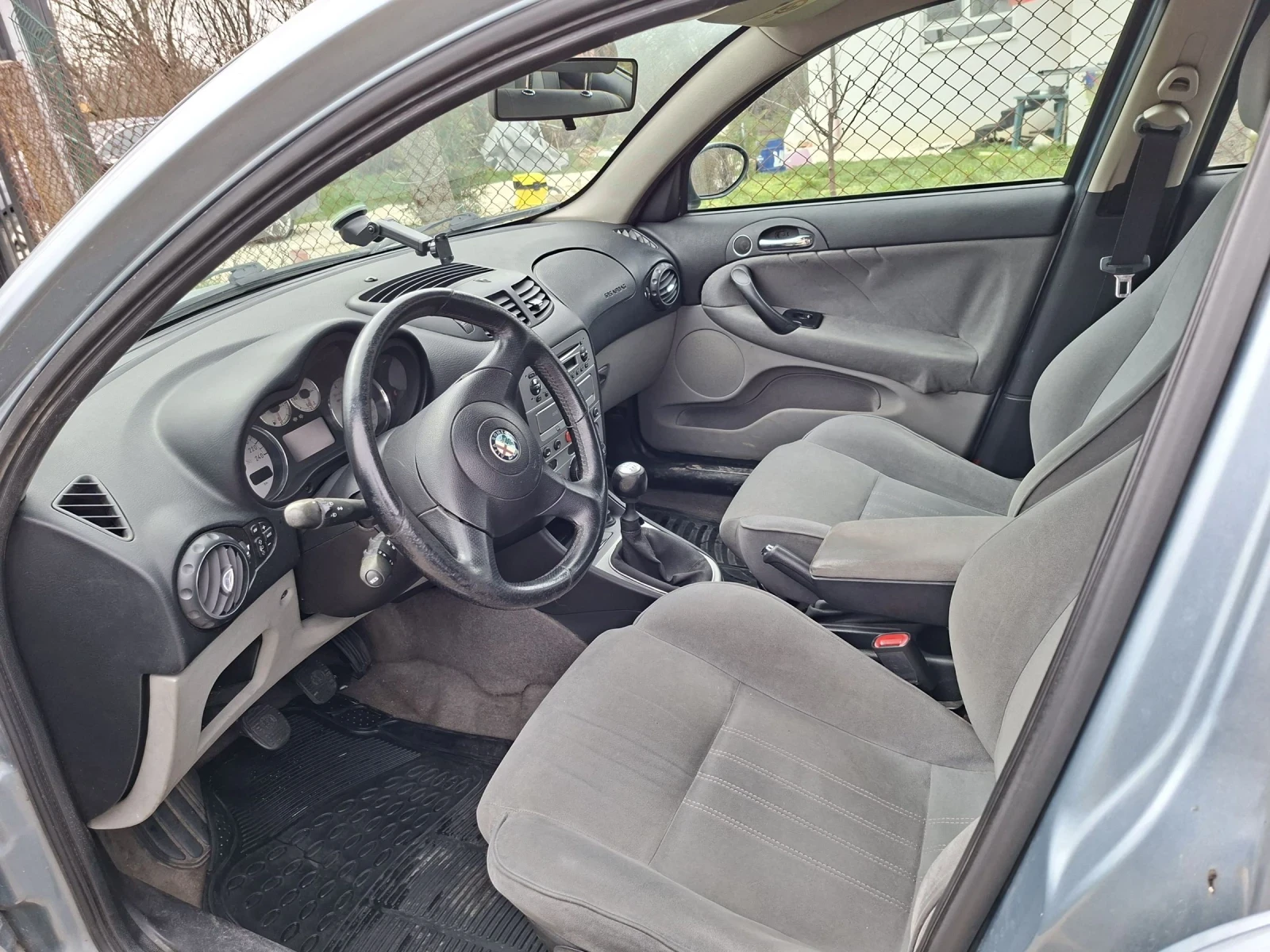 Alfa Romeo 147 1.9jtdm, снимка 12 - Автомобили и джипове - 53800872