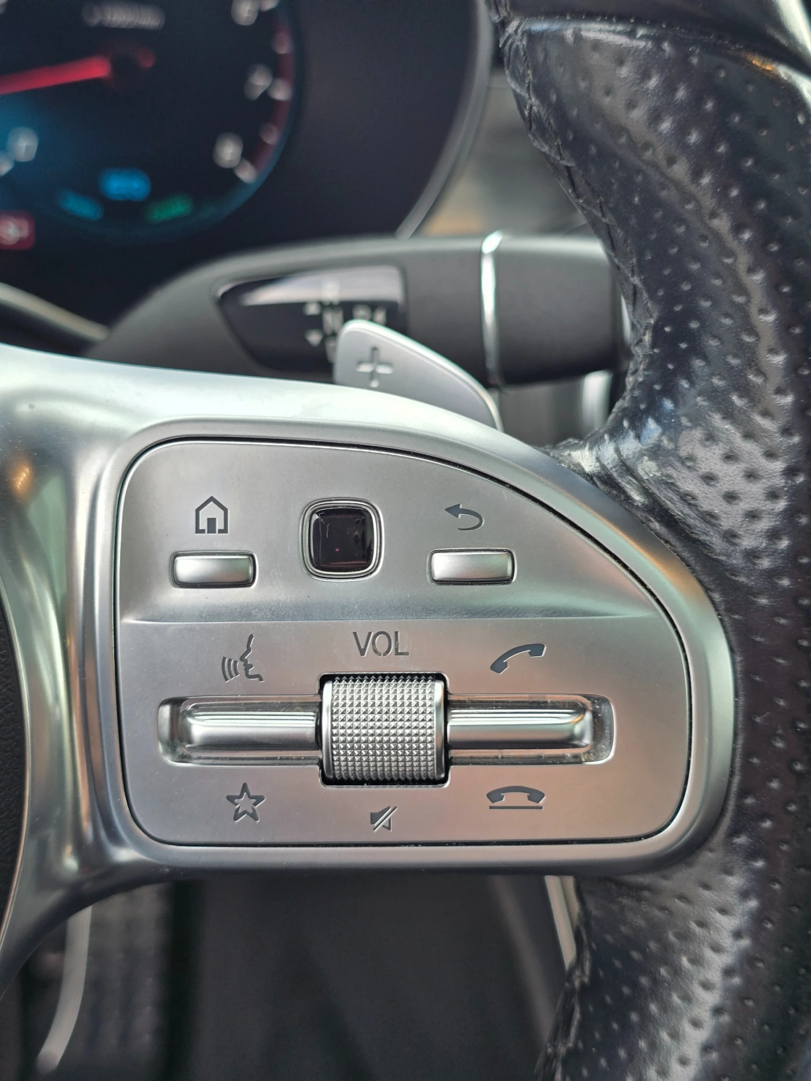 Mercedes-Benz C 300  AMG 4MATIC, снимка 16 - Автомобили и джипове - 54399893