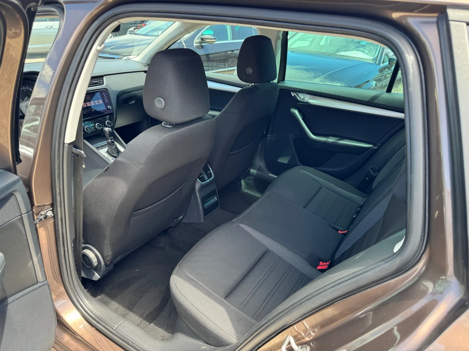 Skoda Octavia 2.0TDI DSG FACE 150k.c, снимка 14 - Автомобили и джипове - 54719544