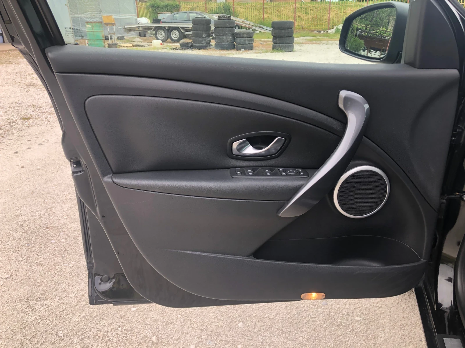 Renault Megane 1.5 dci, снимка 8 - Автомобили и джипове - 54859698