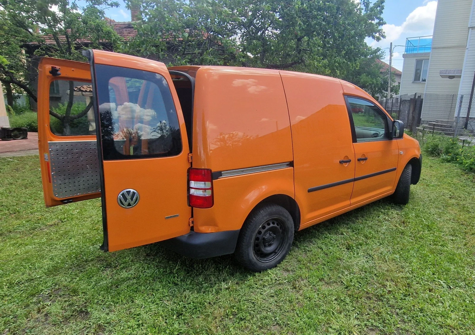 VW Caddy Ecofuel, снимка 9 - Автомобили и джипове - 55289583