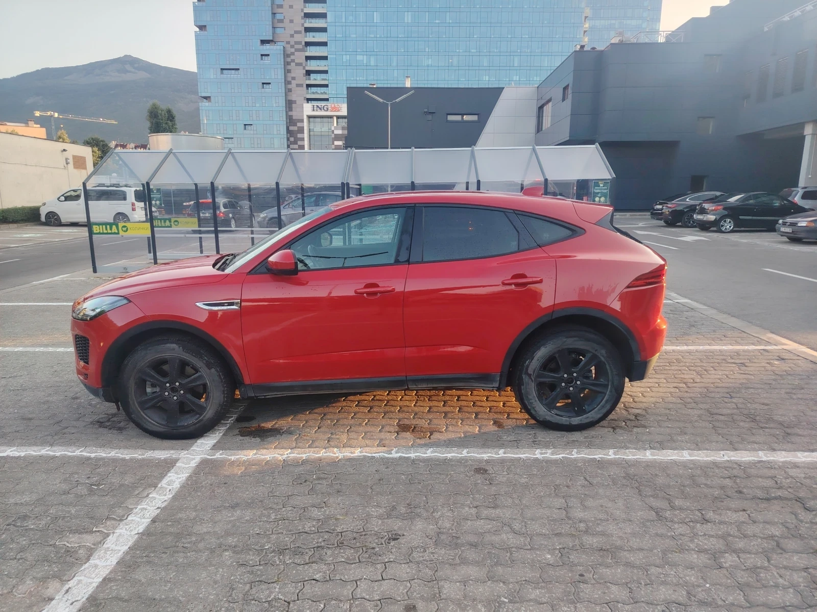 Jaguar E-pace, снимка 2 - Автомобили и джипове - 55780442
