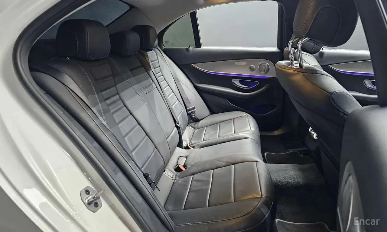 Mercedes-Benz E 300 * E300 AMG Line * ЦЕНА ДО БГ, снимка 16 - Автомобили и джипове - 56297354