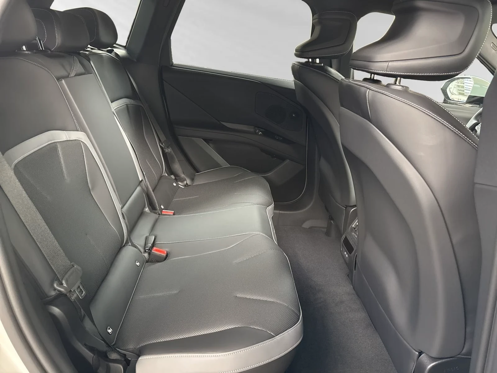 BMW iX3 40* DISTR* HEAD-UP* LED* CAM*  | Mobile.bg � ����������� 12