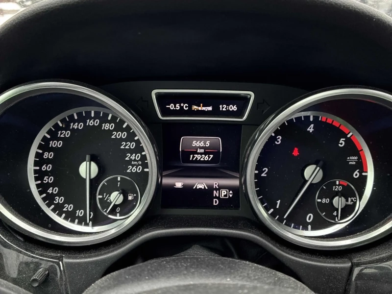 Mercedes-Benz ML 350 AMG* PACK* ДИЗЕЛ* ПОДГРЕВ* КАМЕРА* КЕЙЛЕС* , снимка 9 - Автомобили и джипове - 52801914