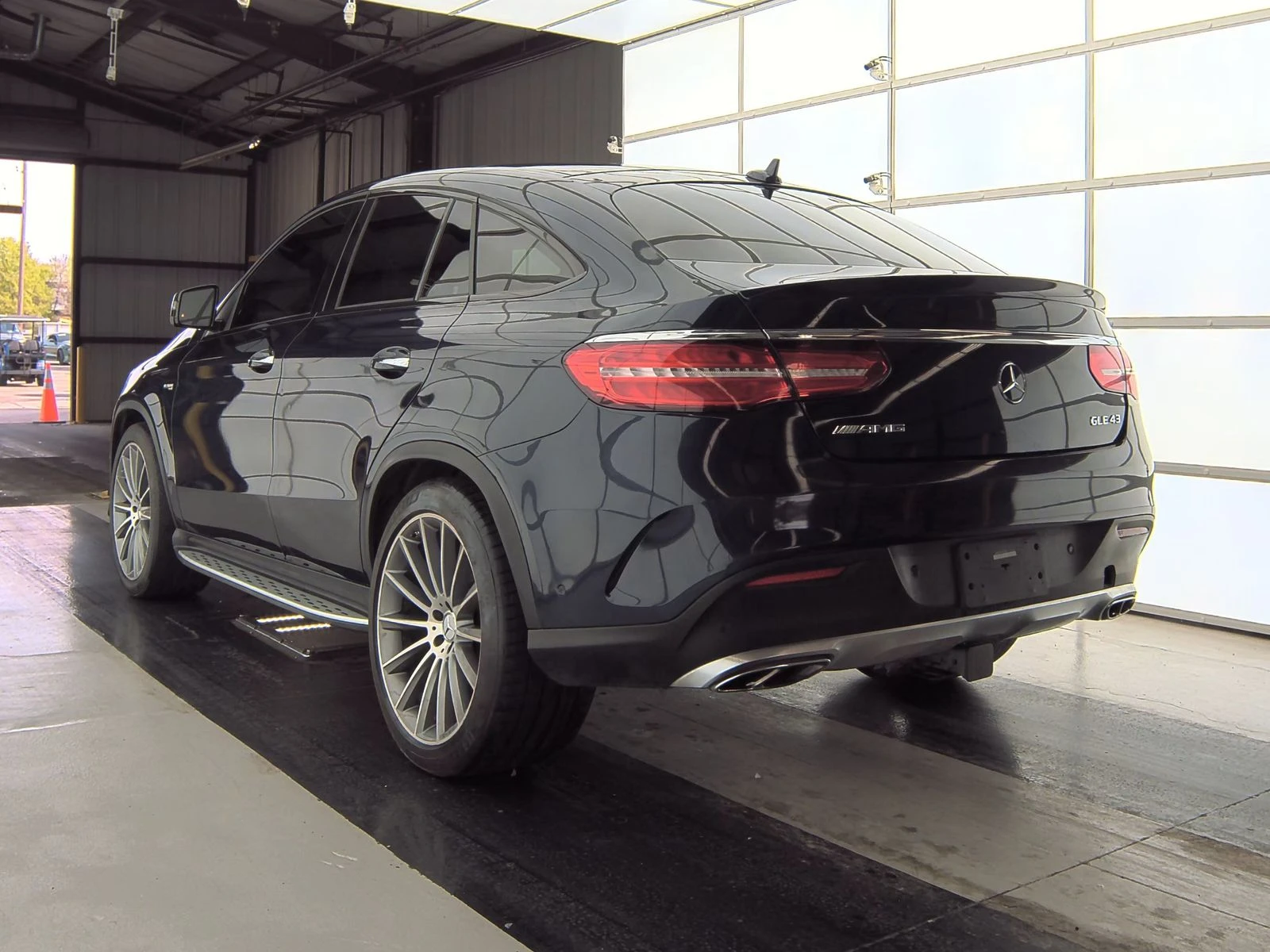 Mercedes-Benz GLE 43 AMG 4MATIC* HARMAN* 360PODGREV* DISTRONIC* SOFT CLOSE - изображение 6