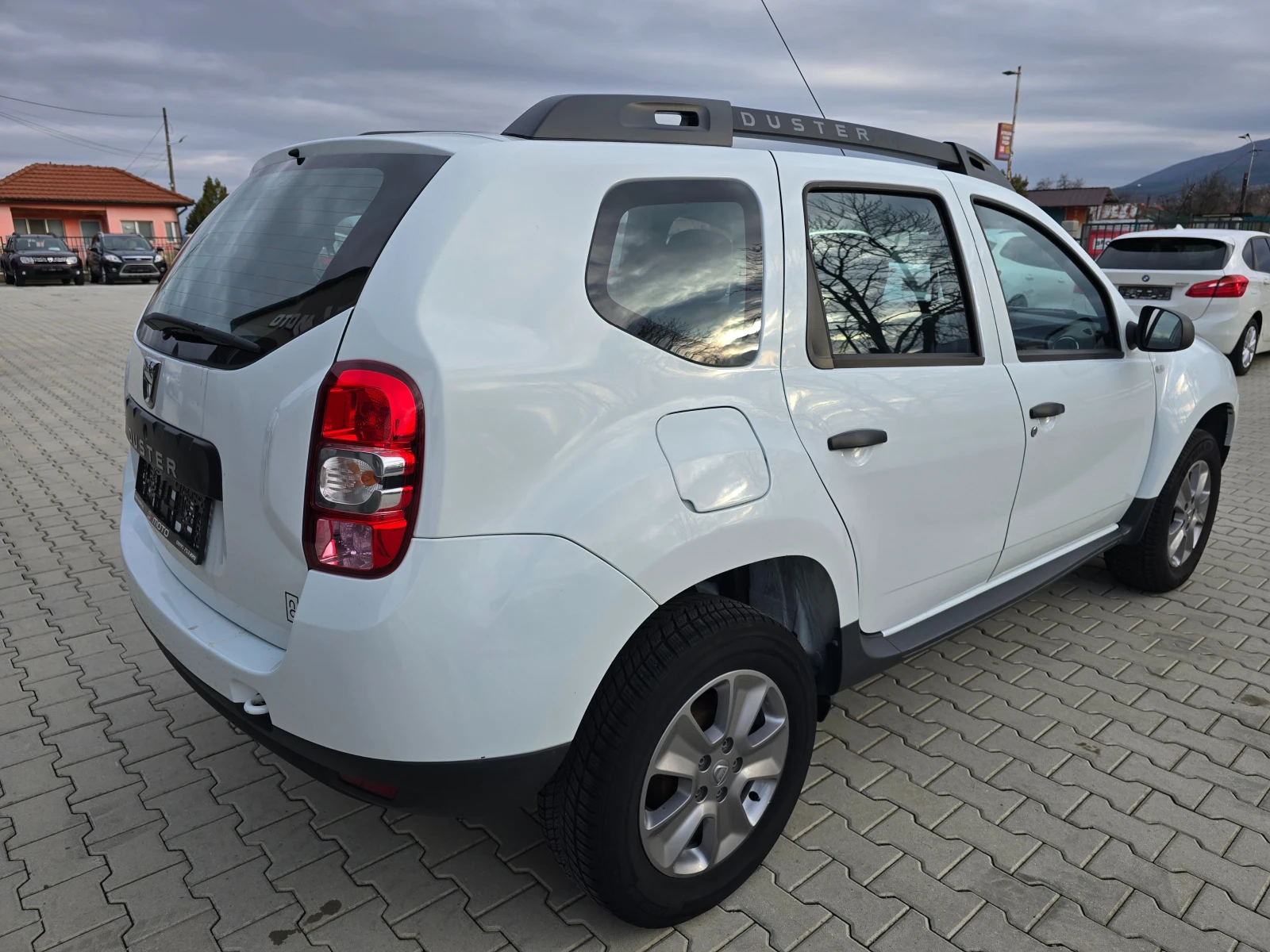 Dacia Duster 1.6 Бенз/Газ, 115к.с., само 114000км., Euro 6! - изображение 2