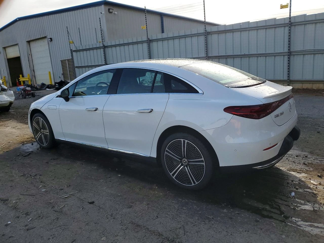 Mercedes-Benz EQE 350 4MATIC| DISTRONIC| BURMESTER| PANO| OBDUHVANE, снимка 4 - Автомобили и джипове - 54060776