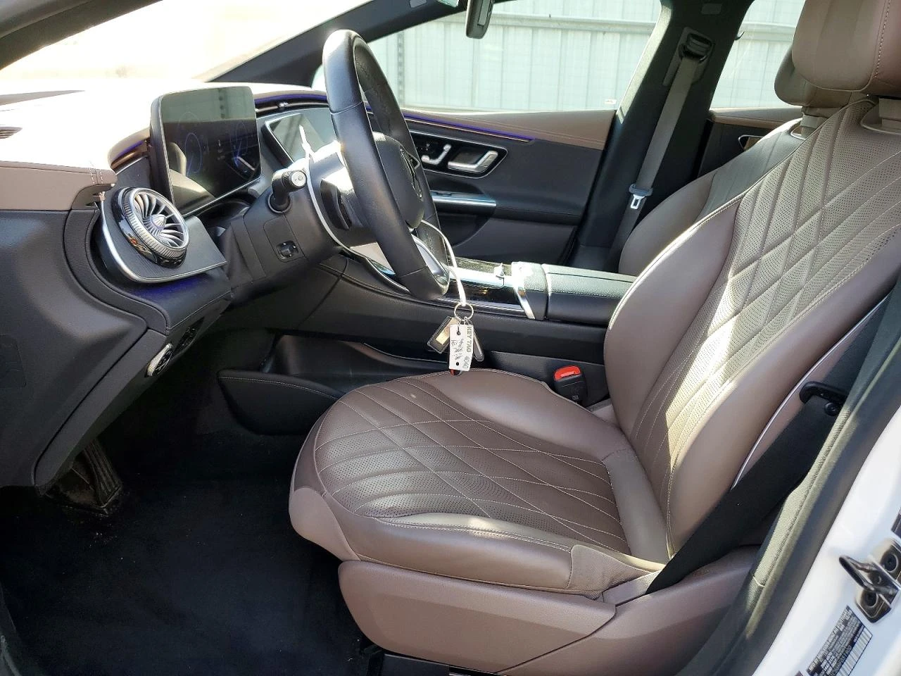 Mercedes-Benz EQE 350 4MATIC| DISTRONIC| BURMESTER| PANO| OBDUHVANE, снимка 7 - Автомобили и джипове - 54060776