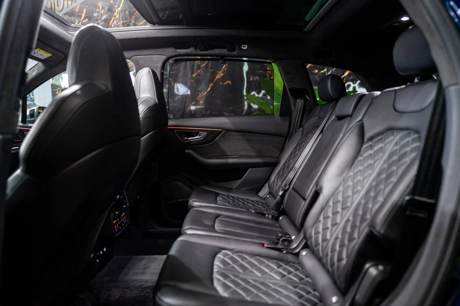 Audi SQ7 QUATTRO MATRIX CARBON ПАНО B&O ЛИЗИНГ 100%, снимка 15 - Автомобили и джипове - 54109642