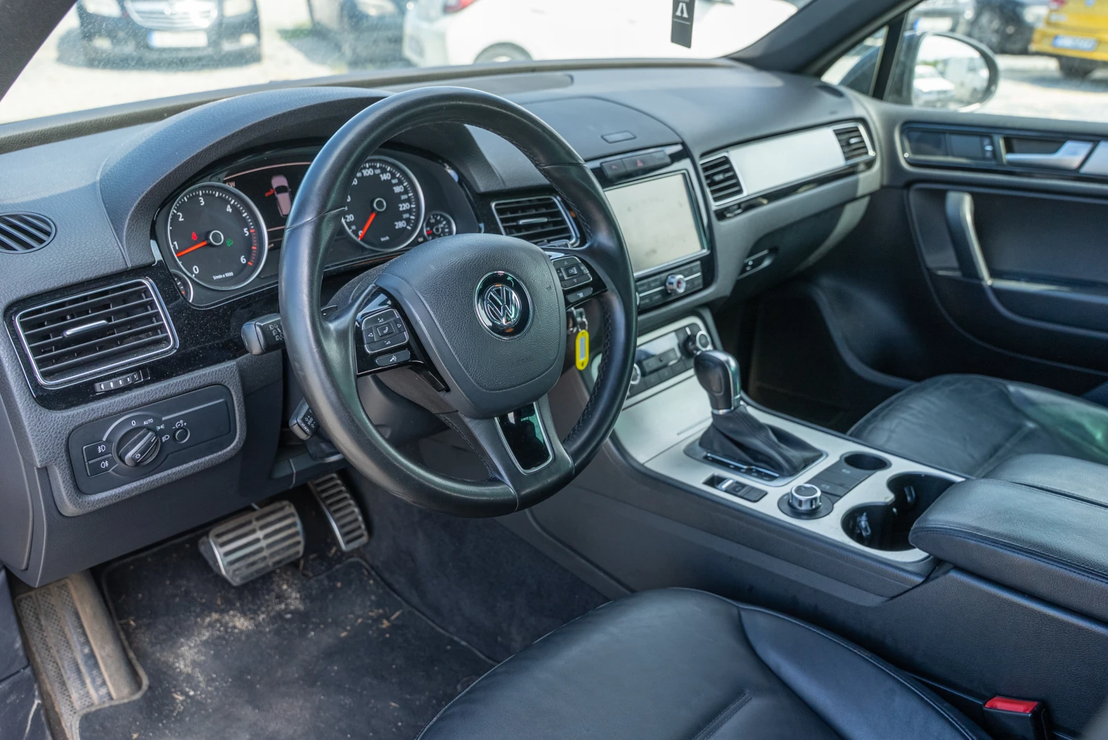 VW Touareg 3.0 TDI V6, снимка 5 - Автомобили и джипове - 54509612
