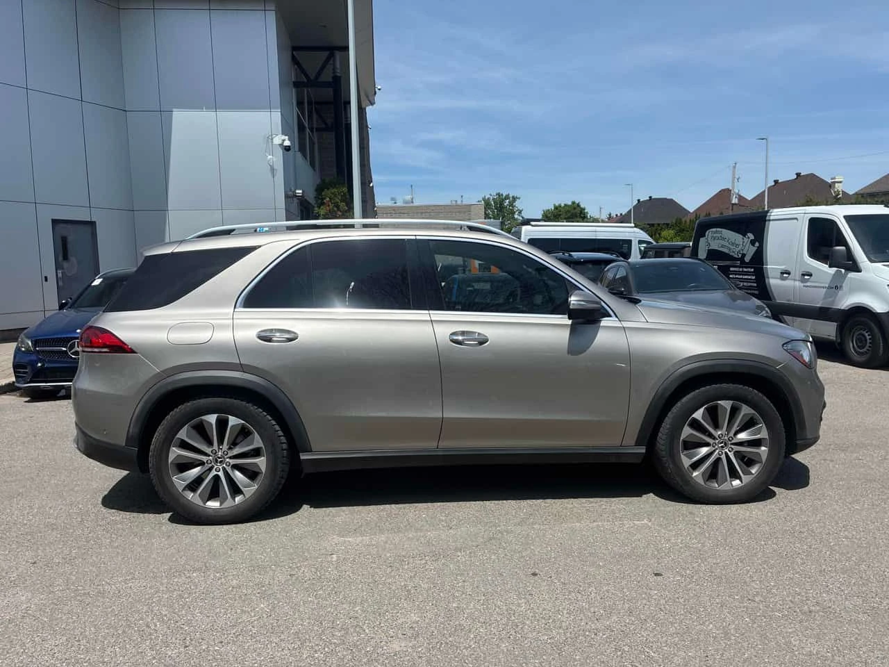 Mercedes-Benz GLE 450 360/DISTRONIC/BURMESTER/CARFAX/АВТОКРЕДИТ, снимка 3 - Автомобили и джипове - 55555341